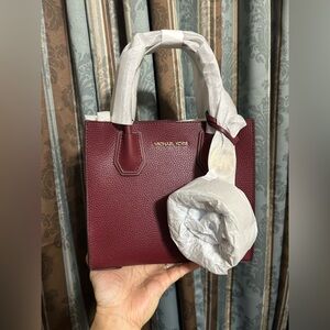 Michael Kors Mercer Medium Pebbled Leather Crossbody Bag. 🆓 Gift Box 🎁